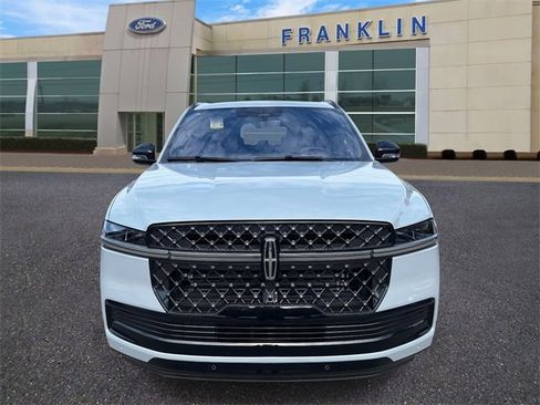 New 2025 Lincoln Navigator Reserve w/ Jet Appearance Package image 2