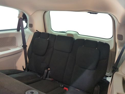 Used 2015 Dodge Grand Caravan American Value Package w/ UConnect Hands-Free Group FWD image 9