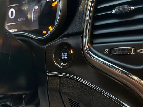 Used 2015 Jeep Grand Cherokee Limited image 45