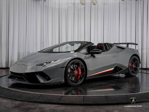 Used 2018 Lamborghini Huracan Performante AWD/4WD image 8
