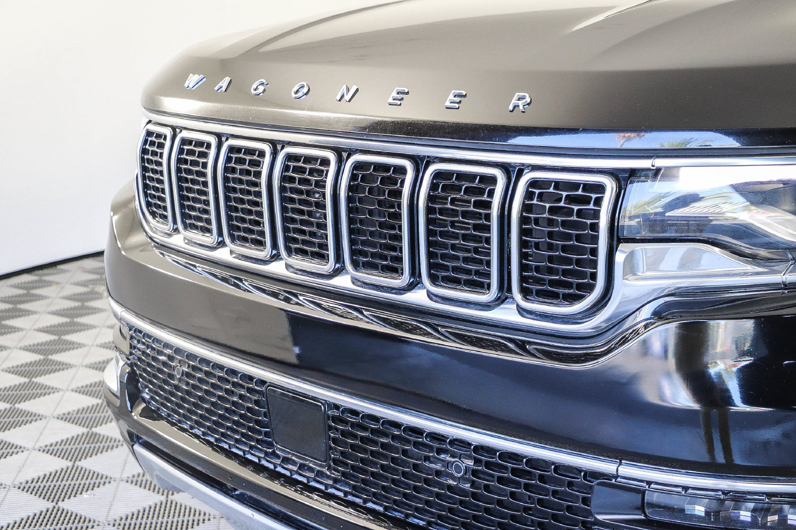 Used 2024 Jeep Wagoneer L Series II w/ Flexible Seating Group AWD/4WD image 5