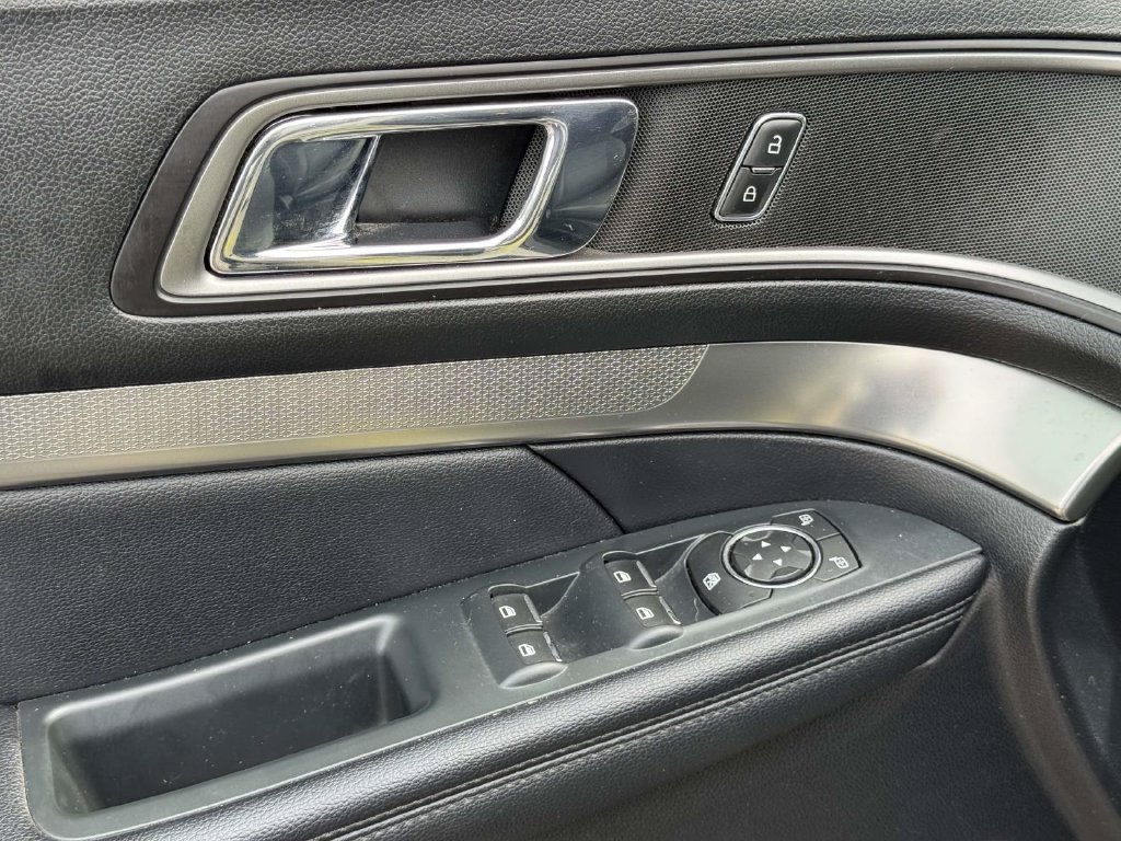 Used 2018 Ford Explorer XLT FWD image 19