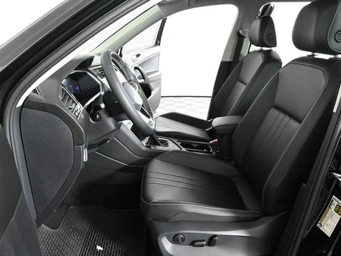 Certified 2023 Volkswagen Tiguan SE FWD image 19