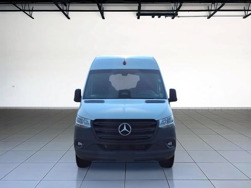 Used 2025 Mercedes-Benz Sprinter 2500 image 2