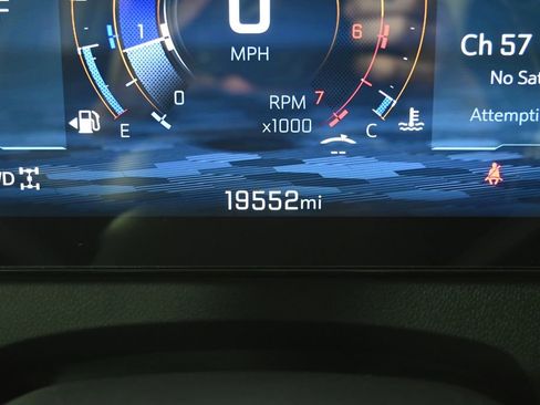 Used 2025 Chevrolet Traverse LT w/ Sun and Wheel Package image 26