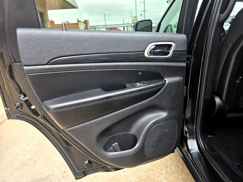 Used 2020 Jeep Grand Cherokee Laredo image 21