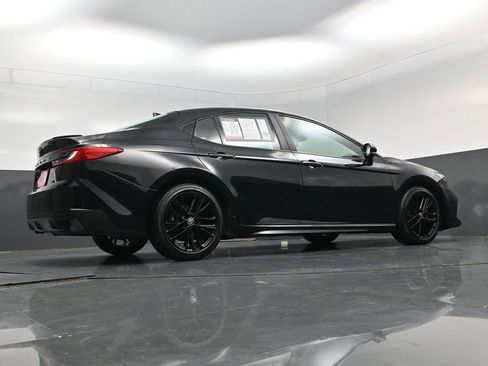 Used 2025 Toyota Camry SE w/ Convenience Package FWD image 16