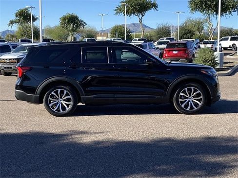 Used 2025 Ford Explorer ST-Line image 7