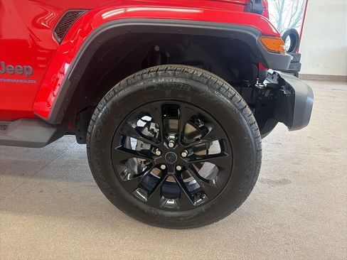 Certified 2025 Jeep Wrangler Unlimited Sahara AWD/4WD image 27
