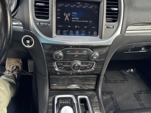 Used 2017 Chrysler 300 Limited RWD image 21