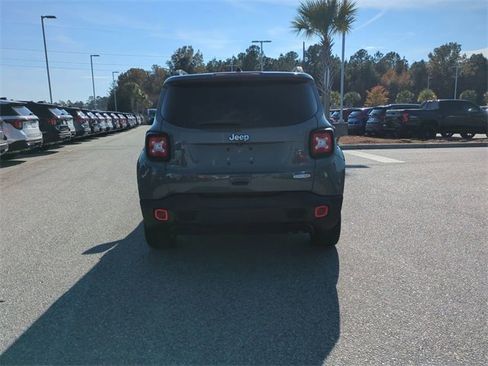 Used 2020 Jeep Renegade Latitude w/ Popular Equipment Group image 5