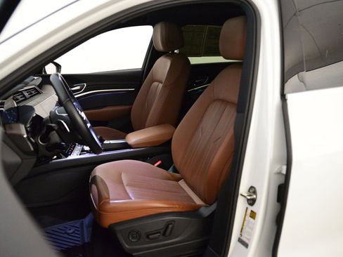 Used 2019 Audi e-tron Premium Plus image 4