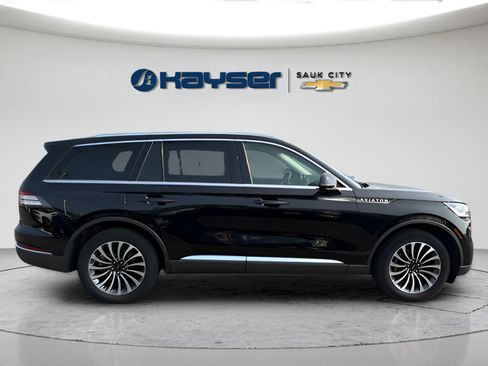 Used 2024 Lincoln Aviator AWD w/ Premium Package image 10