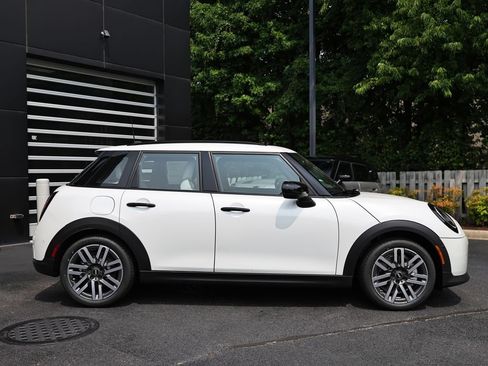New 2026 MINI Cooper 4-Door Hardtop FWD image 4