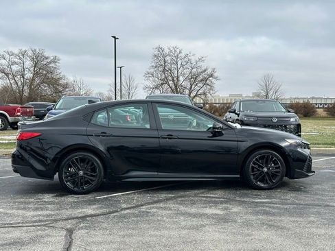 Used 2025 Toyota Camry SE image 8