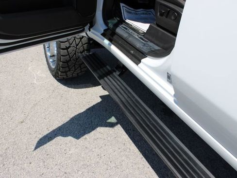 Used 2025 GMC Sierra 2500 AT4 w/ AT4 Premium Plus Package AWD/4WD image 19