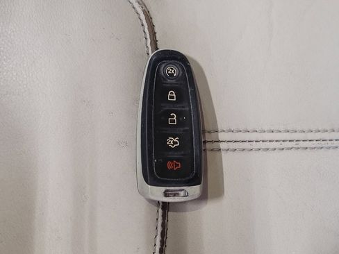 Used 2018 Ford Focus Titanium w/ Titanium Technology Package image 32