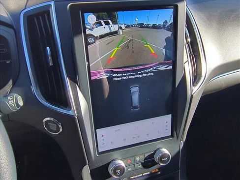 Used 2024 Ford Edge Titanium image 13