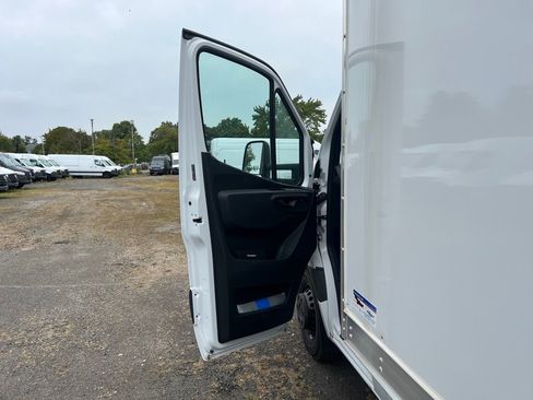 Used 2024 Mercedes-Benz Sprinter 4500 image 11