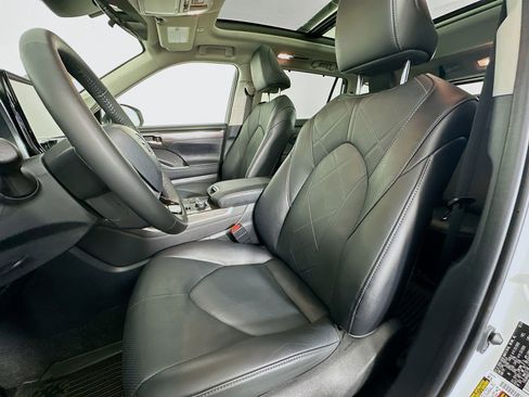 Used 2024 Toyota Highlander Platinum image 22