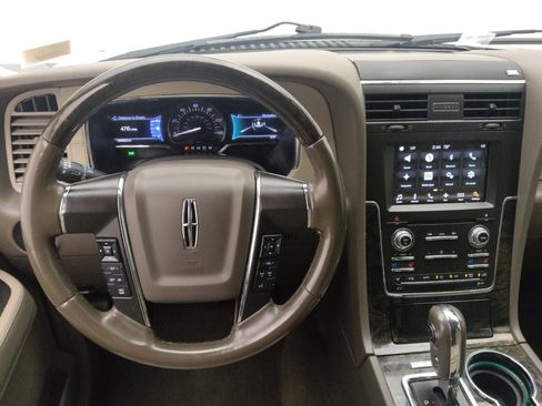Used 2017 Lincoln Navigator Select image 22