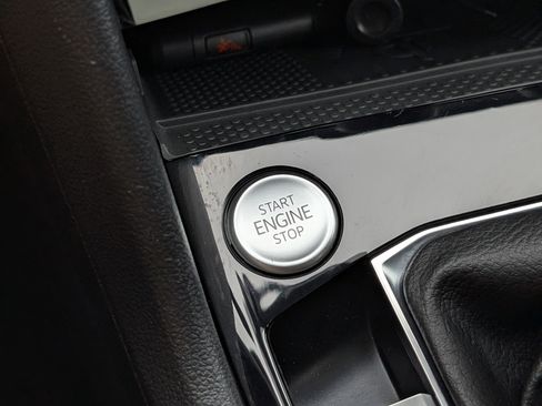 Used 2024 Volkswagen Taos SE w/ Panoramic Sunroof Package image 34