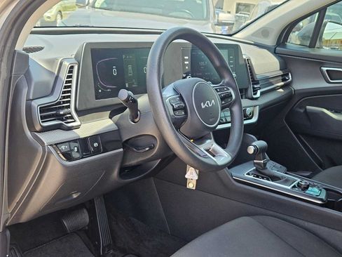 Certified 2025 Kia Sportage LX FWD image 2