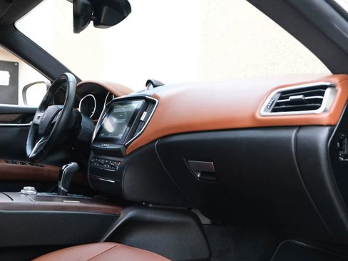 Used 2018 Maserati Ghibli Sedan 4D image 32