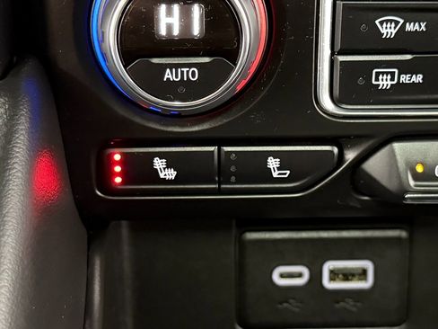 Used 2024 Chevrolet Suburban RST w/ Luxury Package image 29