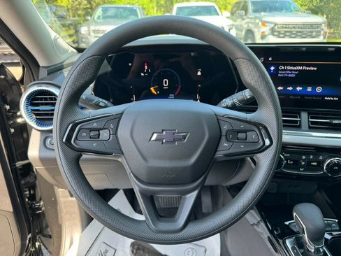 Used 2026 Chevrolet Trax LT FWD image 5