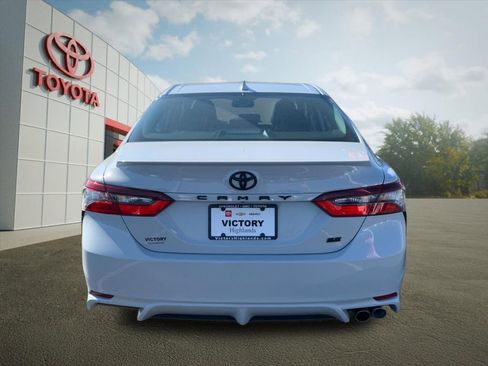 Used 2023 Toyota Camry SE w/ Convenience Package FWD image 4