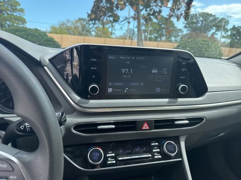 Used 2022 Hyundai Sonata SEL image 2