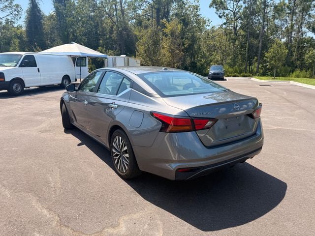 Used 2025 Nissan Altima 2.5 SV FWD image 14