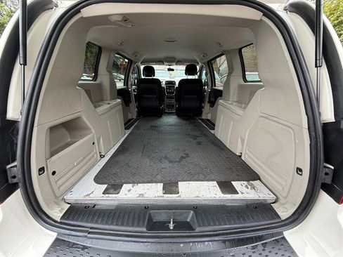 Used 2012 RAM C/V image 11