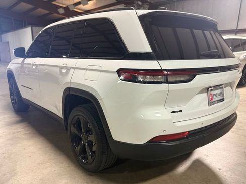 Used 2023 Jeep Grand Cherokee Altitude AWD/4WD image 5