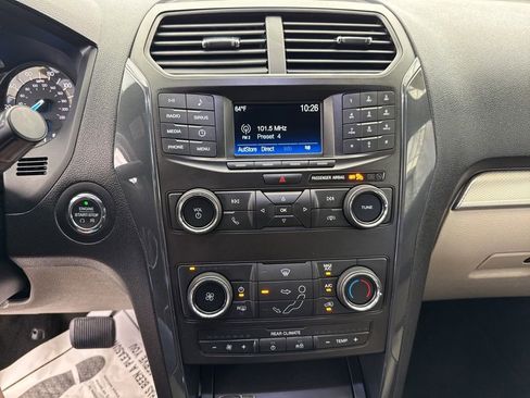 Used 2018 Ford Explorer XLT FWD image 21