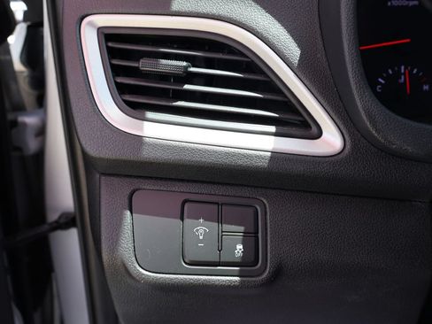 Used 2020 Hyundai Accent SE FWD image 22