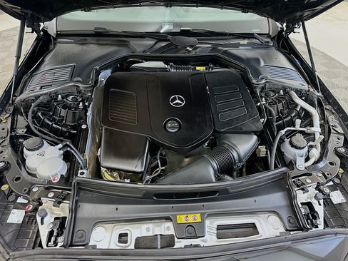Used 2025 Mercedes-Benz C 300 4MATIC Sedan image 35