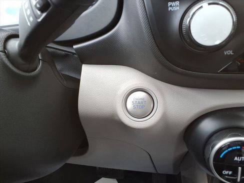 Certified 2024 Hyundai Venue SEL image 30