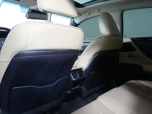 Used 2021 Lexus ES 350 Luxury image 18