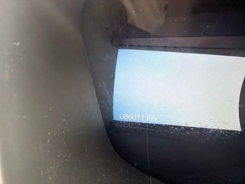 Used 2018 Ford Fusion SE w/ Equipment Group 201A FWD image 10