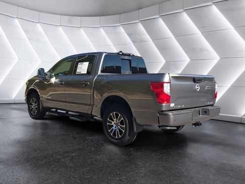 Used 2024 Nissan Titan SV w/ SV Convenience Package image 3