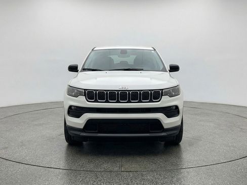 Used 2025 Jeep Compass Latitude image 2