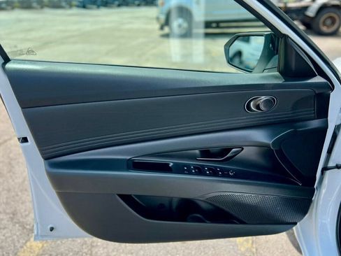 Used 2025 Hyundai Elantra Sport w/ Cargo Package FWD image 12