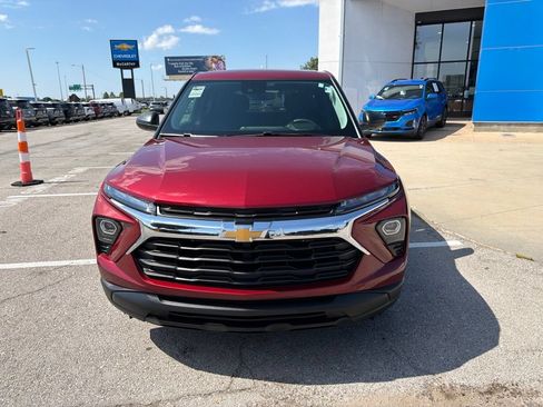 Used 2024 Chevrolet TrailBlazer LS w/ LS Convenience Package FWD image 8