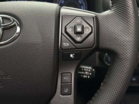 Used 2022 Toyota Tacoma TRD Off-Road w/ TRD Premium Off Road Package AWD/4WD image 18