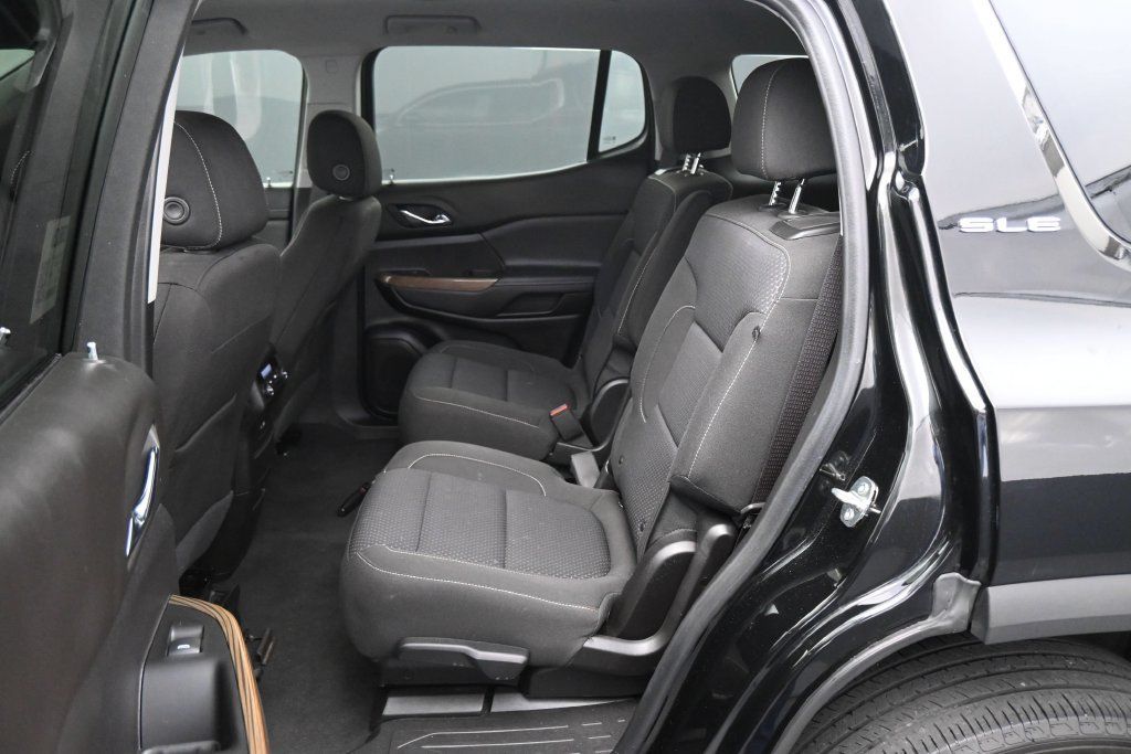 Used 2023 GMC Acadia SLE FWD image 17