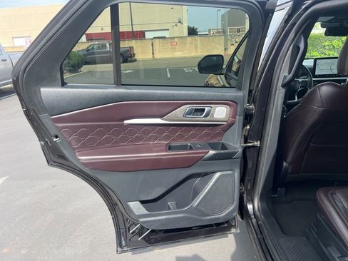 Used 2025 Ford Explorer Platinum w/ LUX Leather Package image 24