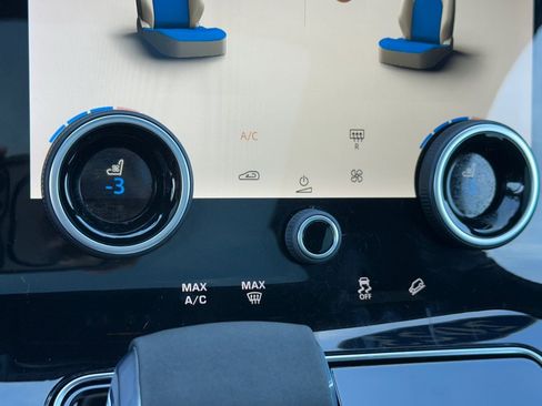 Used 2023 Land Rover Range Rover Velar R-Dynamic S image 27