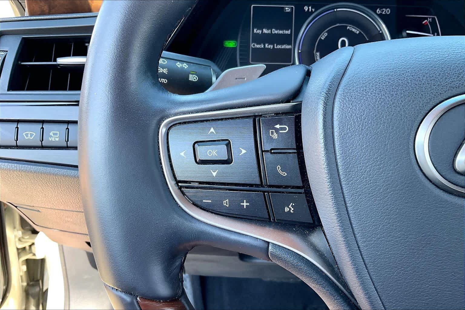 Used 2024 Lexus ES 300h Ultra Luxury w/ Accessory Package (Z2) FWD image 21